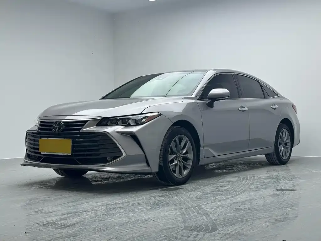 Toyota Avalon — фото 1