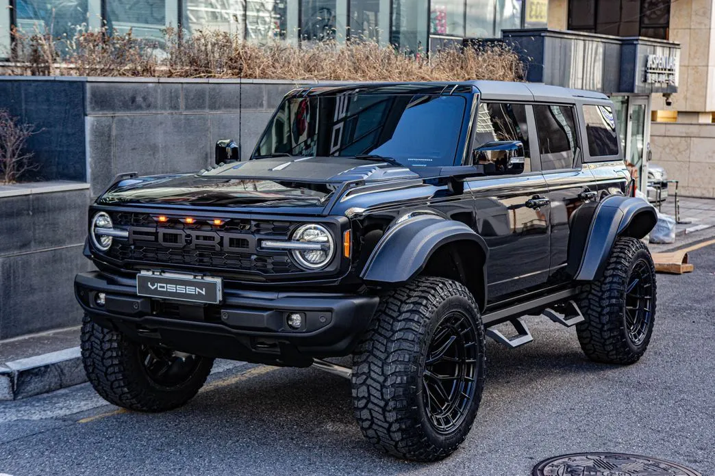 Ford Bronco — фото 1
