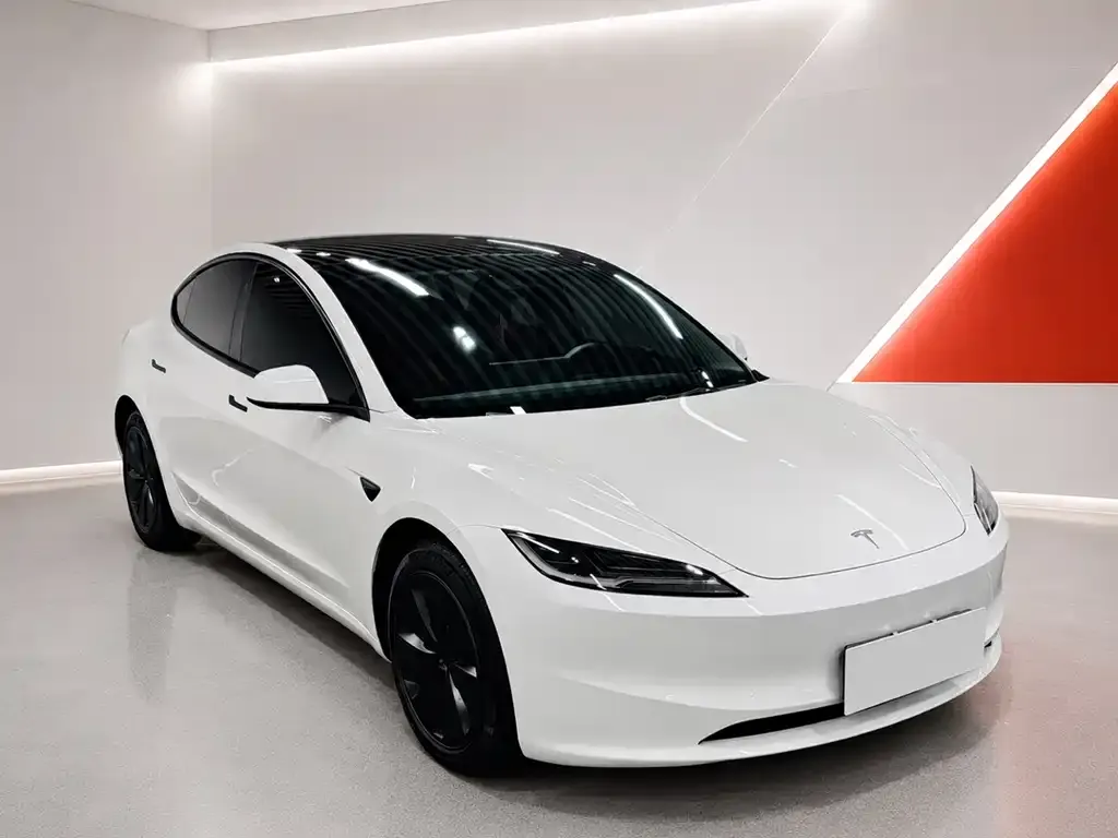 Tesla Model 3 — фото 1