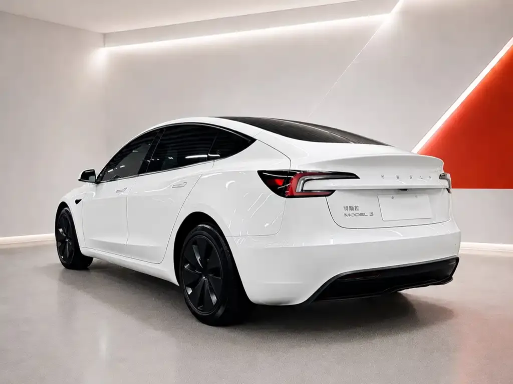 Tesla Model 3 — фото 2