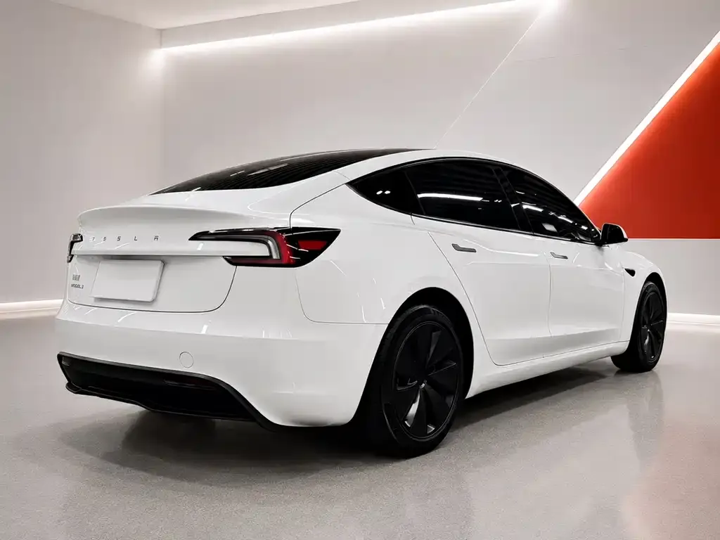 Tesla Model 3 — фото 8