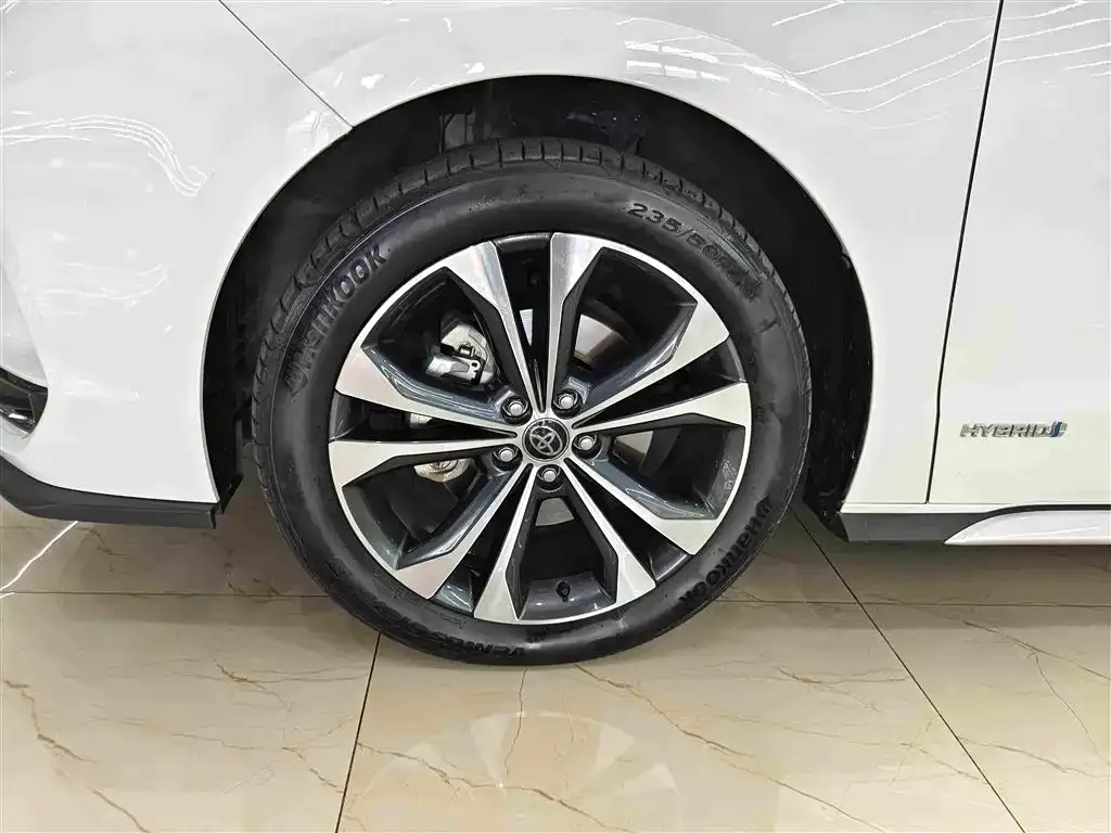Toyota Granvia — фото 8