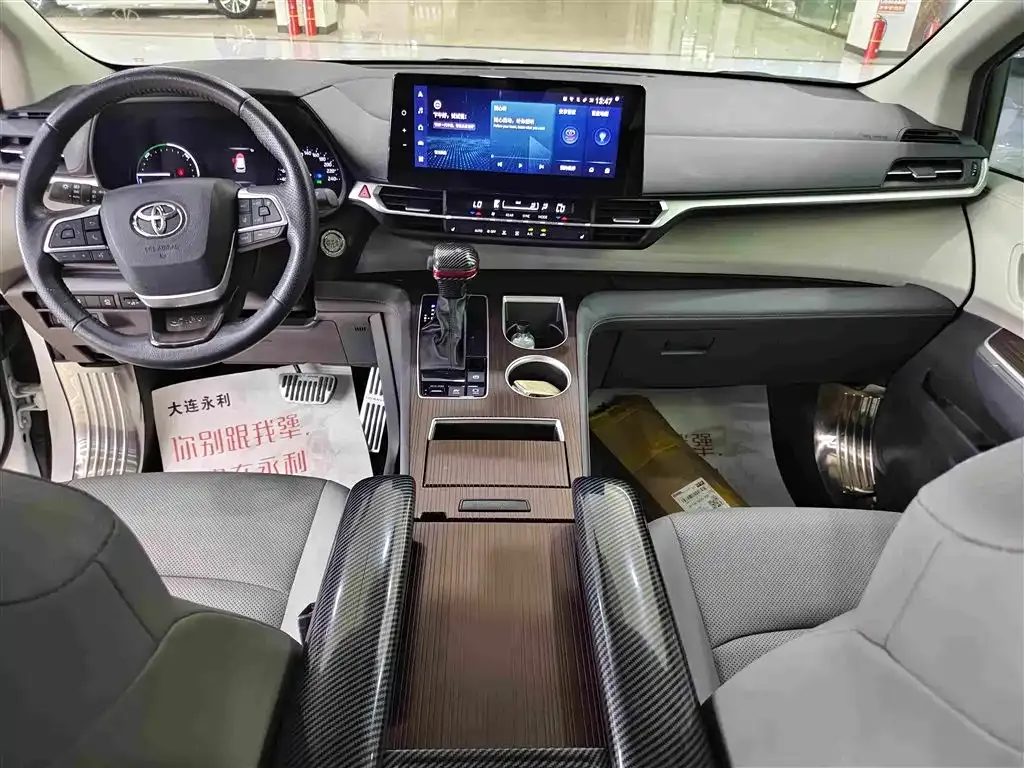 Toyota Granvia — фото 5