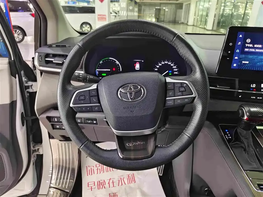 Toyota Granvia — фото 7
