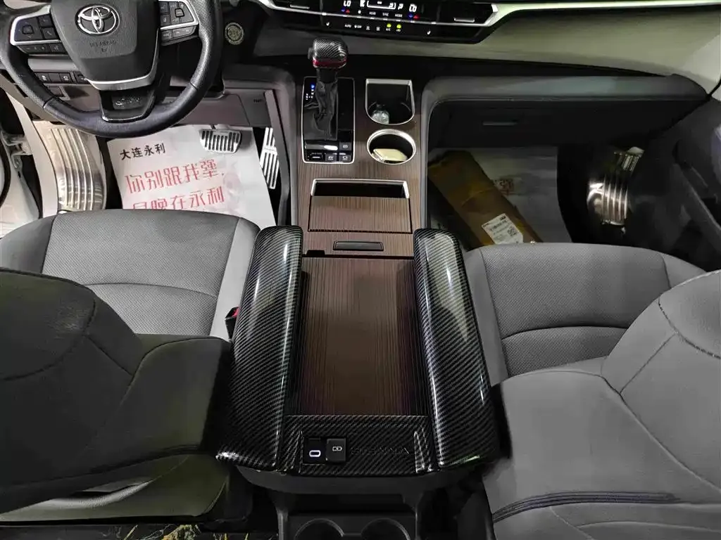 Toyota Granvia — фото 10
