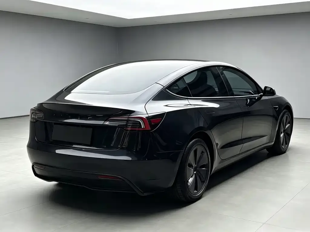 Tesla Model 3 — фото 7