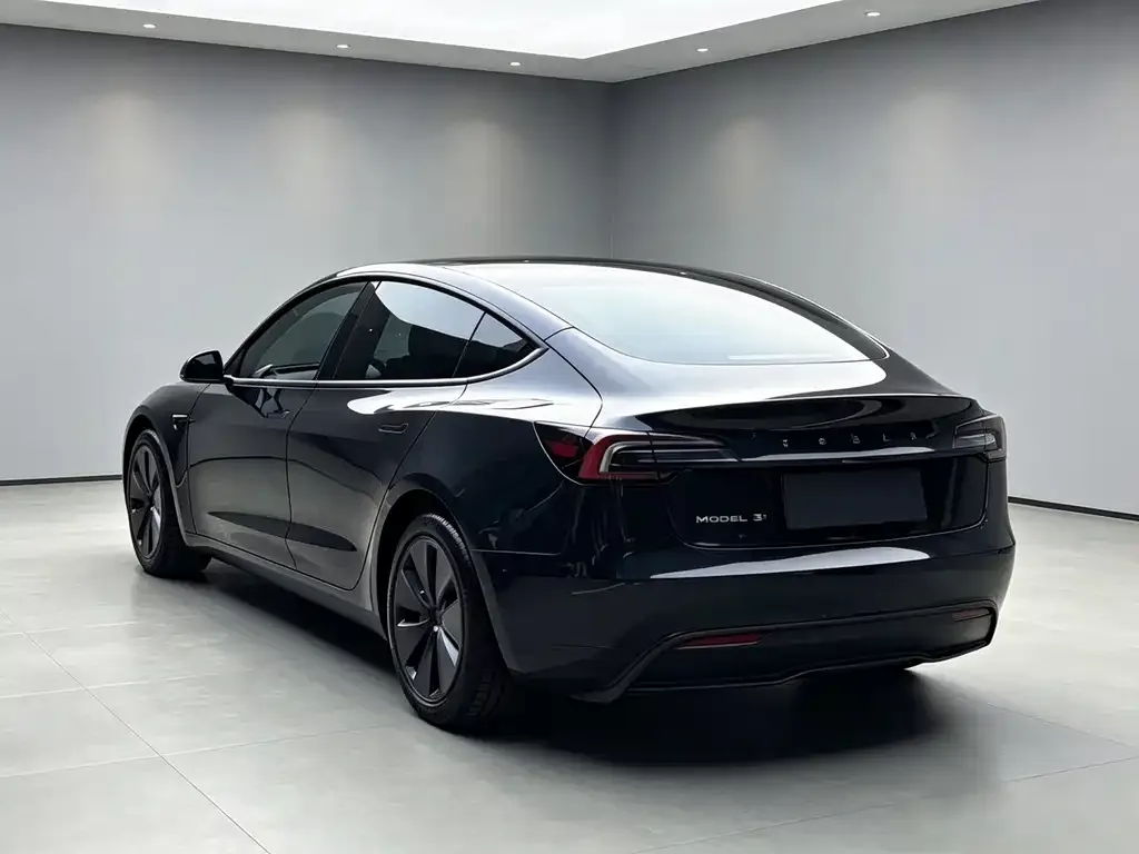 Tesla Model 3 — фото 4