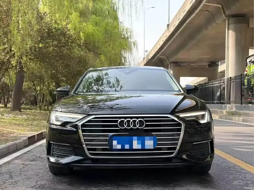Audi A6L — фото 1
