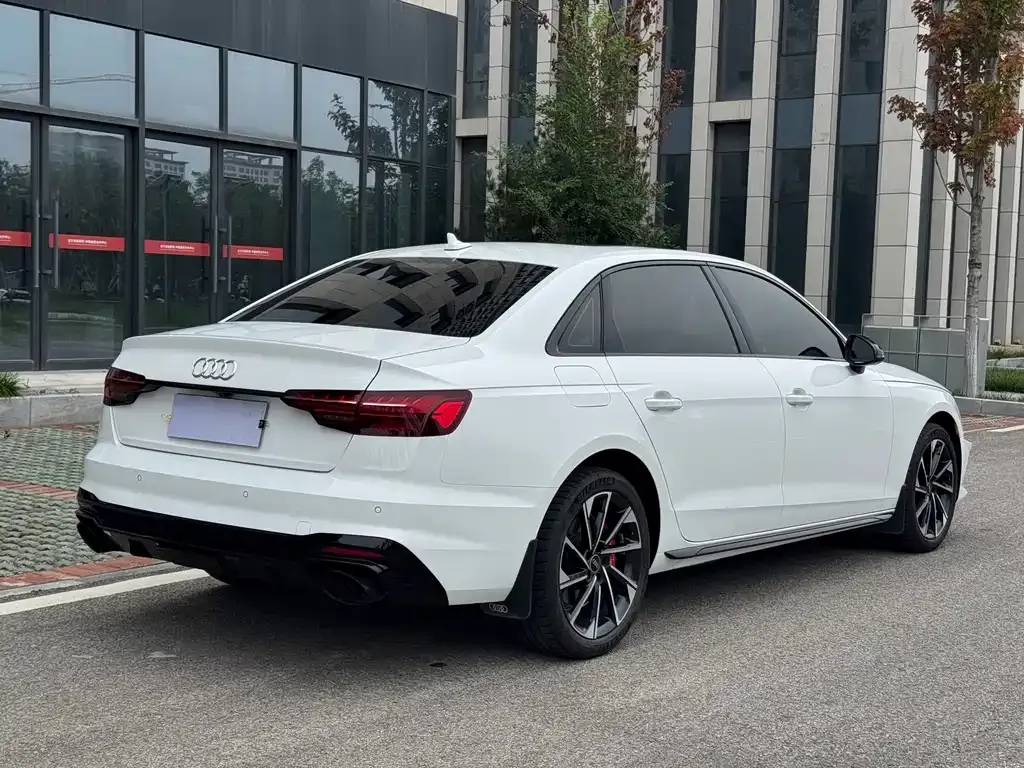Audi A4L — фото 2