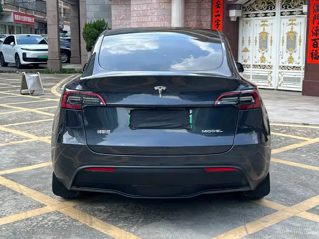 Tesla Model Y — фото 4