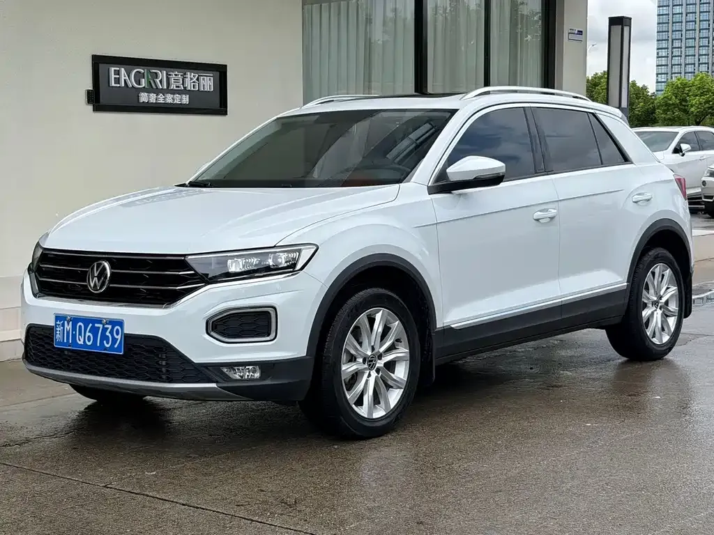 Volkswagen T-Roc — фото 1