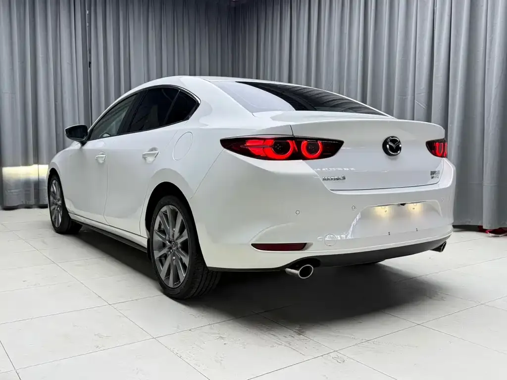 Mazda 3 Axela — фото 10