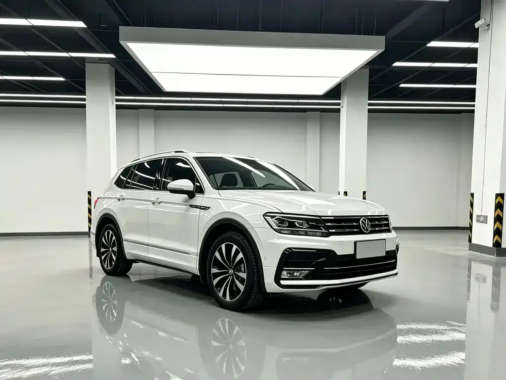 Volkswagen Tiguan L — фото 7