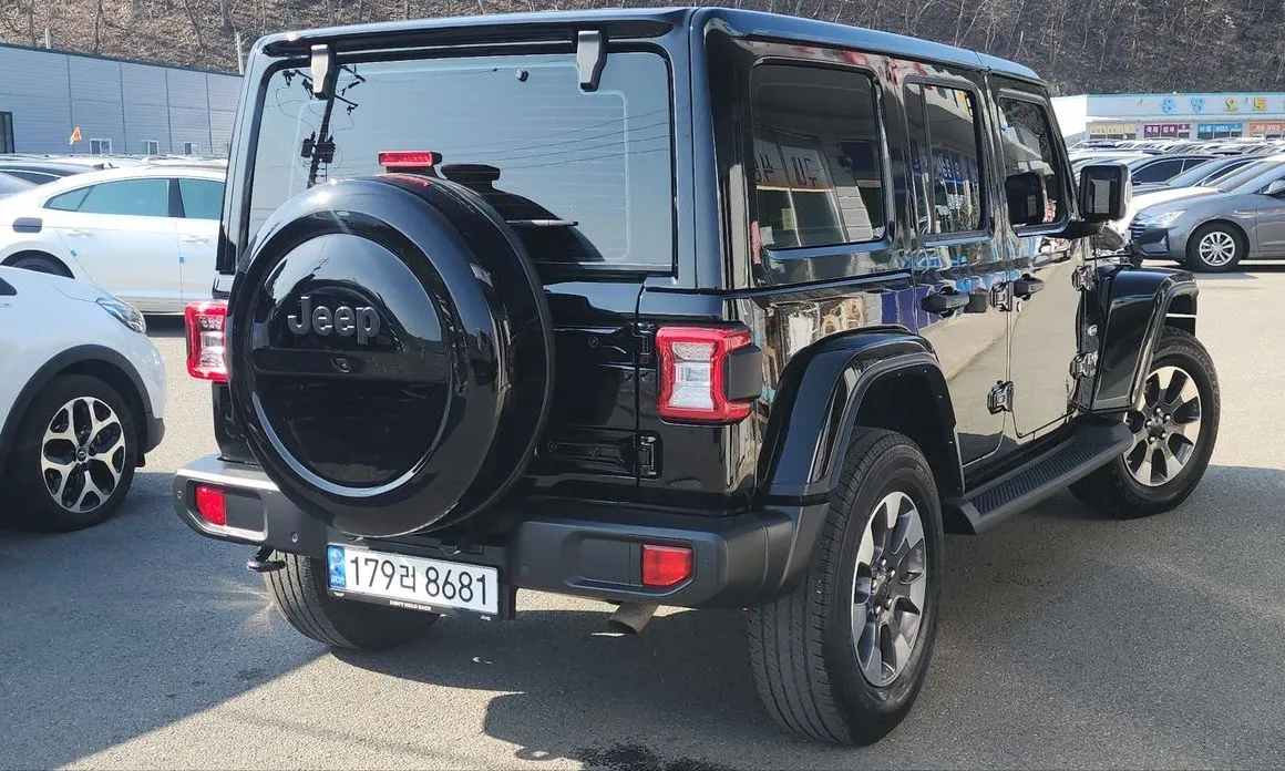 Jeep Wrangler — фото 10