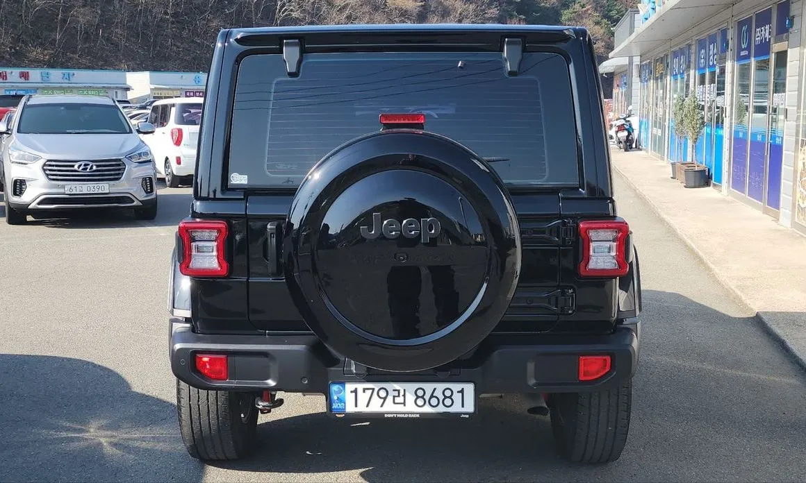 Jeep Wrangler — фото 9