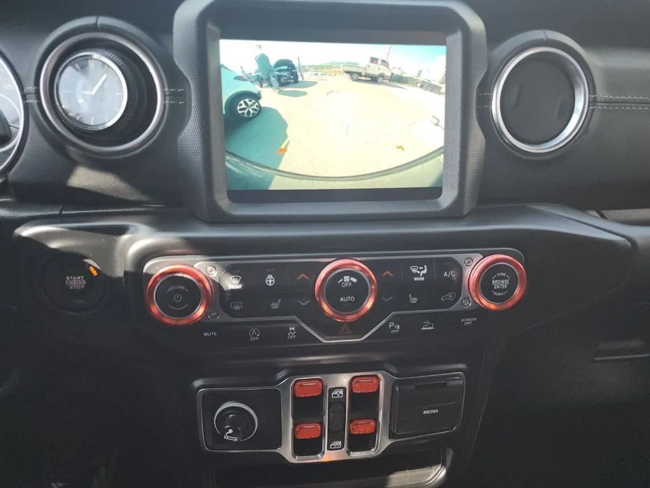 Jeep Wrangler — фото 7