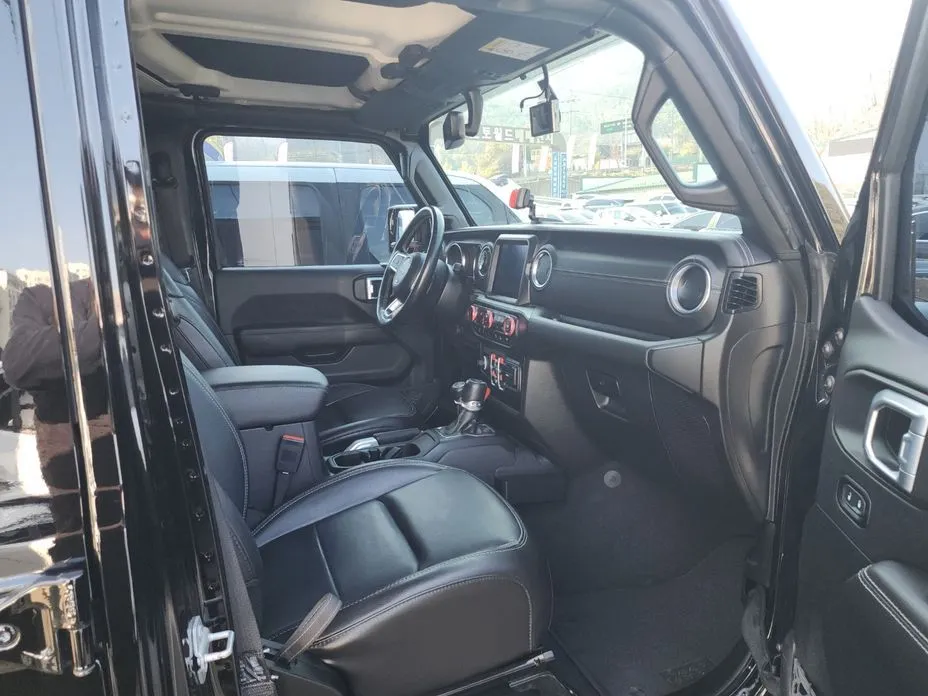 Jeep Wrangler — фото 5