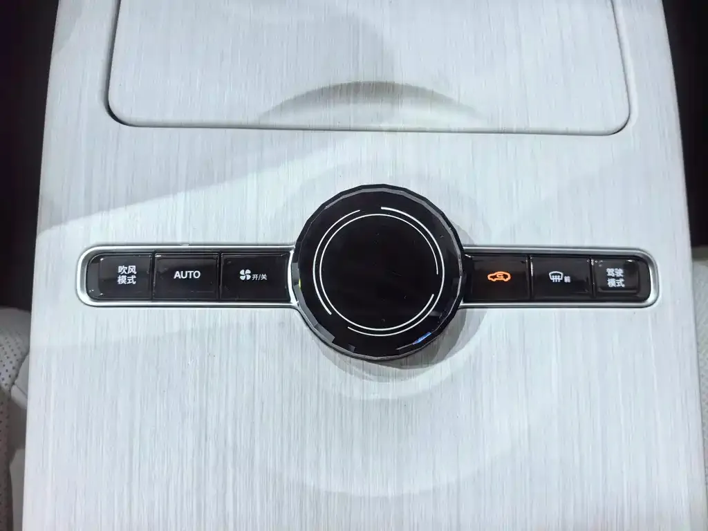 Geely Galaxy E8 — фото 3
