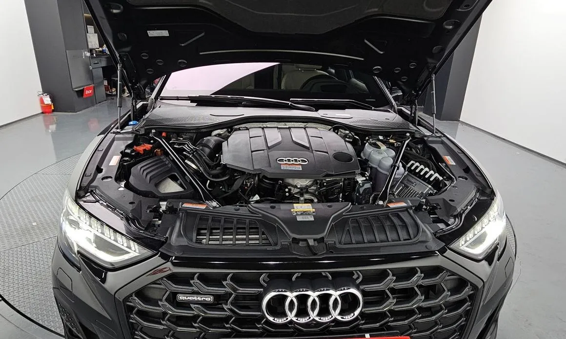 Audi A8 — фото 7