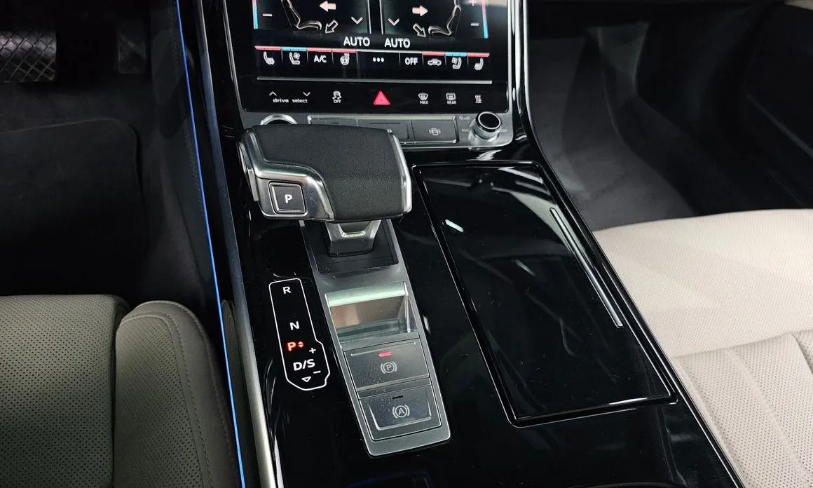 Audi A8 — фото 10