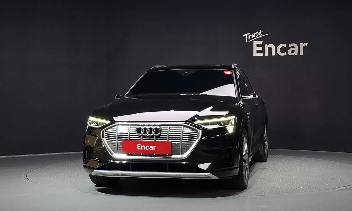 Audi e-tron — фото 6