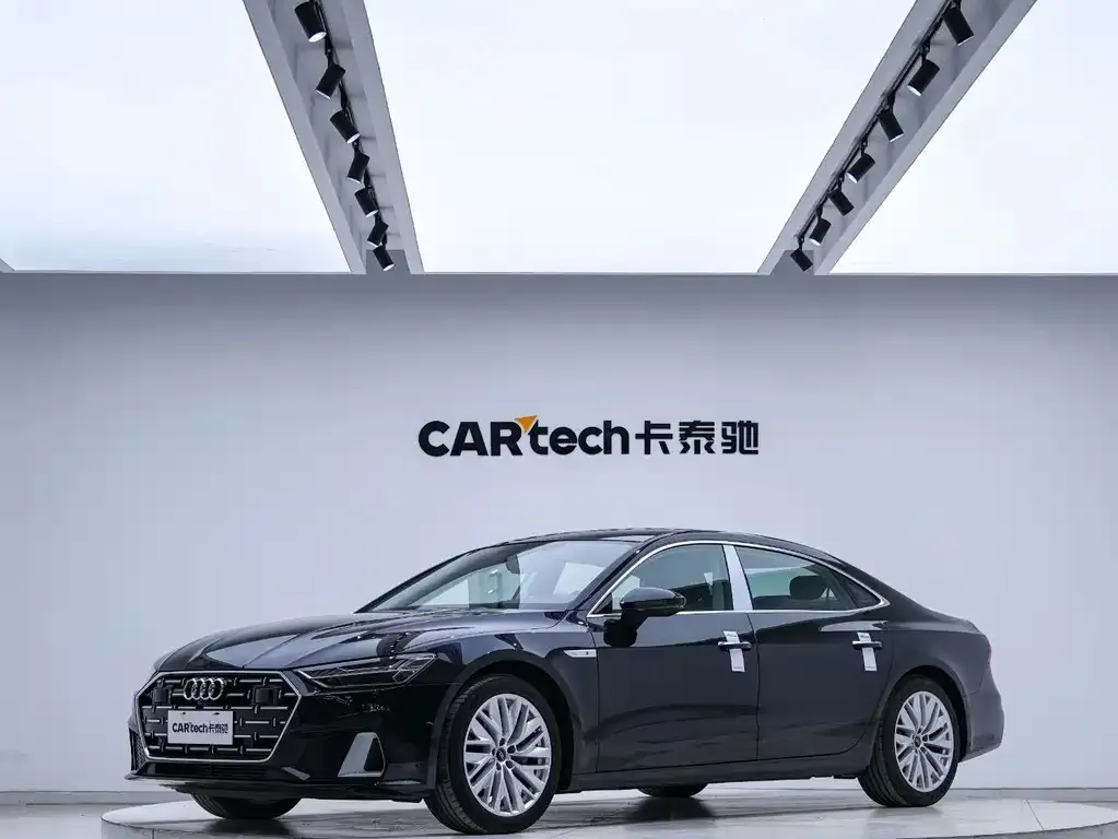 Audi A7L — фото 1