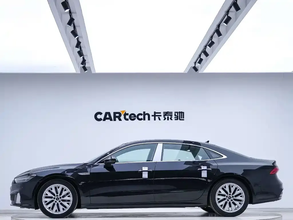 Audi A7L — фото 8