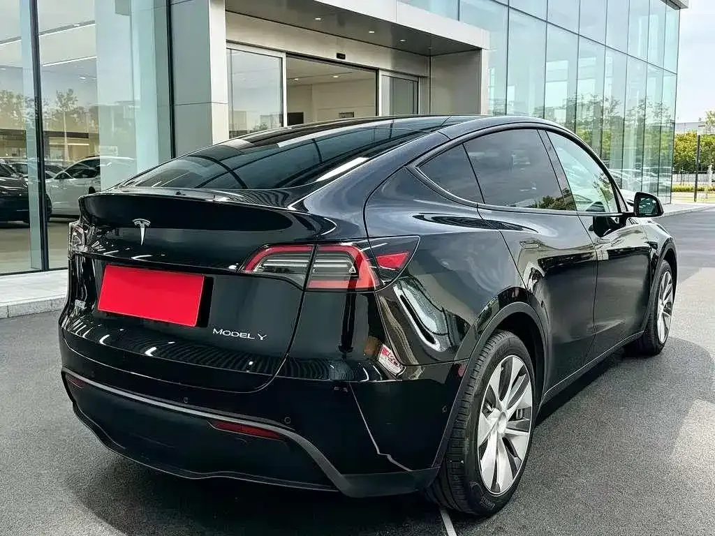 Tesla Model Y — фото 6
