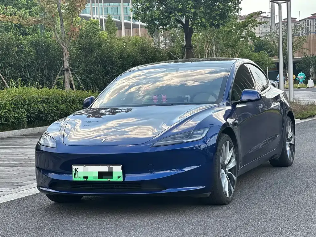 Tesla Model 3 — фото 1