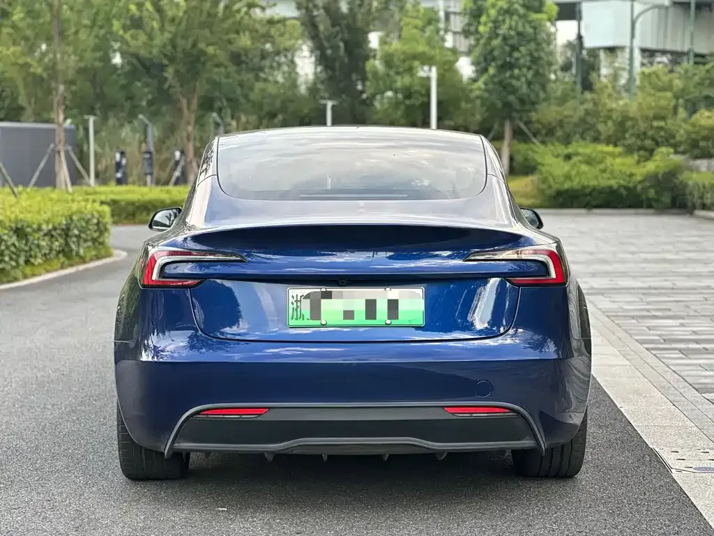 Tesla Model 3 — фото 3