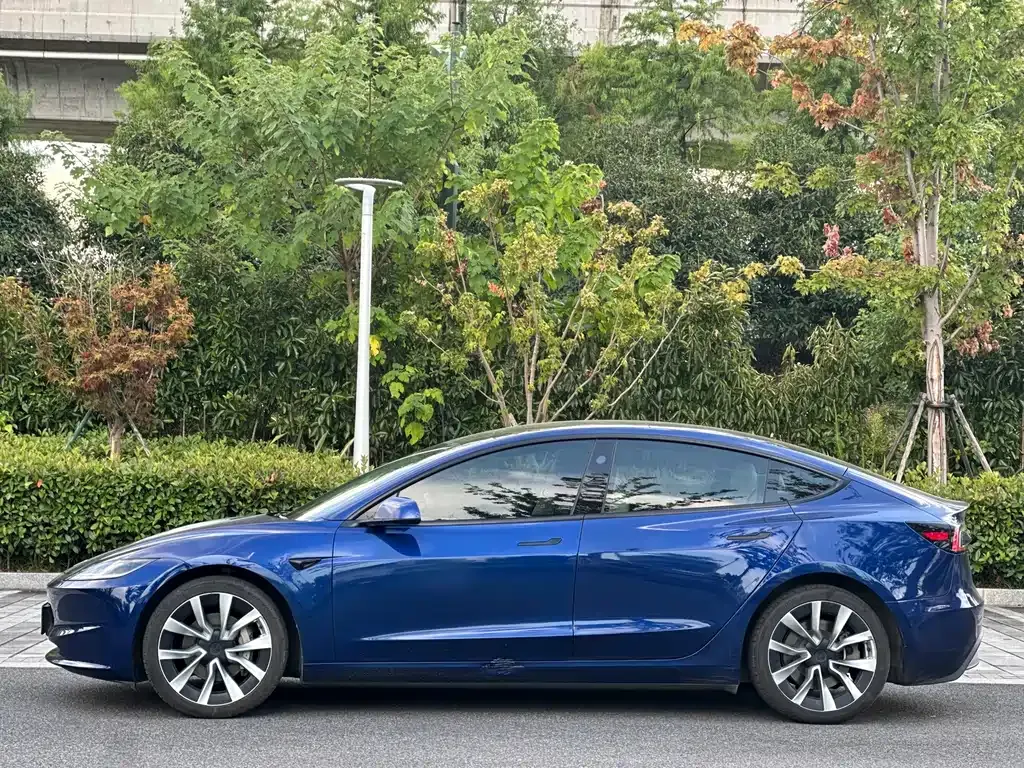 Tesla Model 3 — фото 10