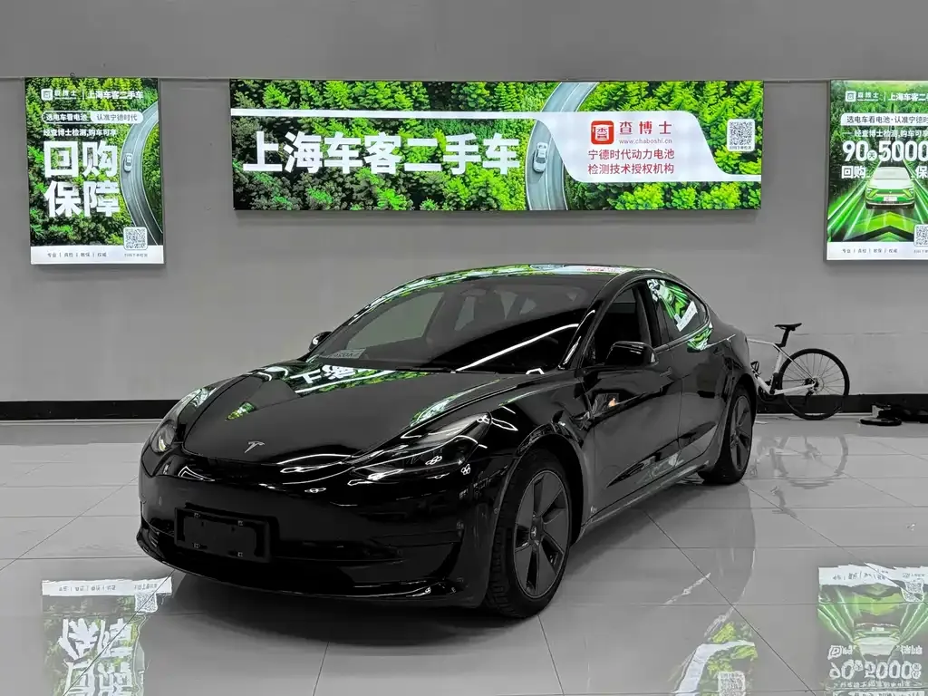 Tesla Model 3 — фото 1