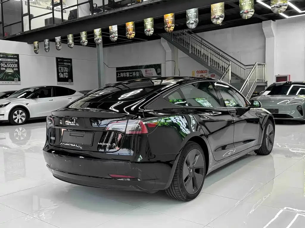 Tesla Model 3 — фото 10