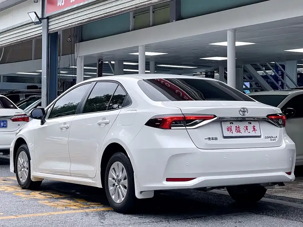 Toyota Corolla — фото 4