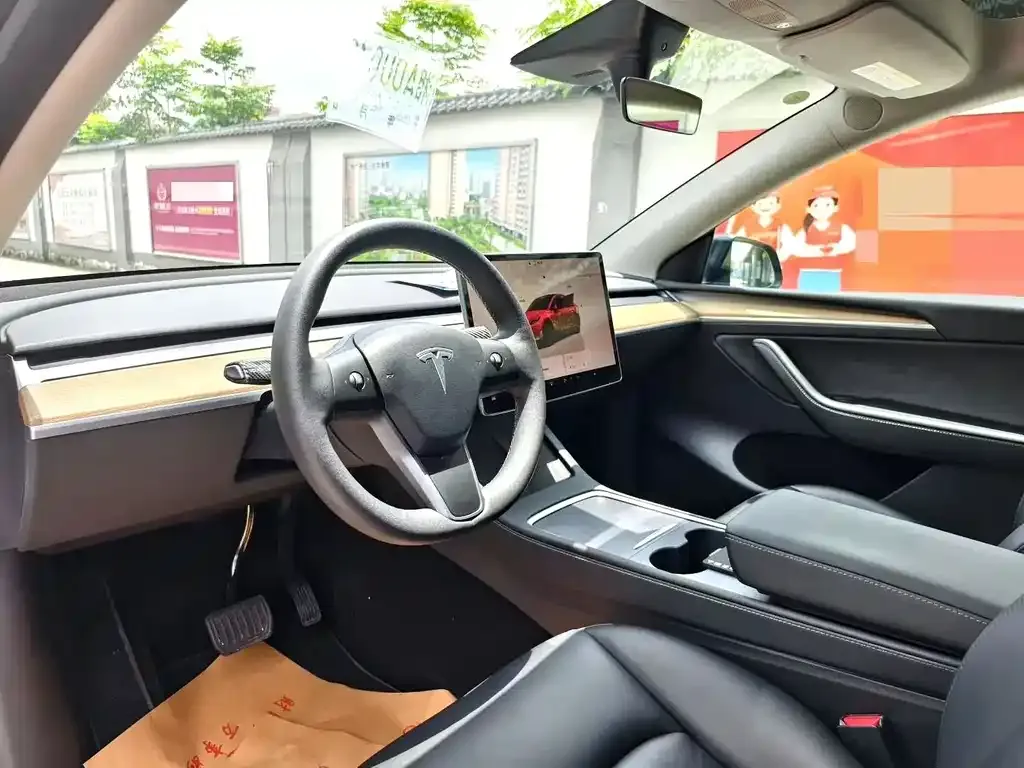 Tesla Model Y — фото 3