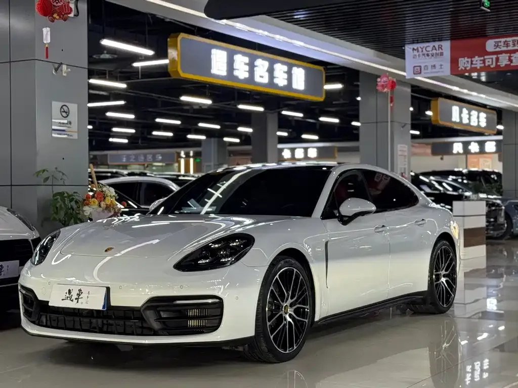 Porsche Panamera — фото 1