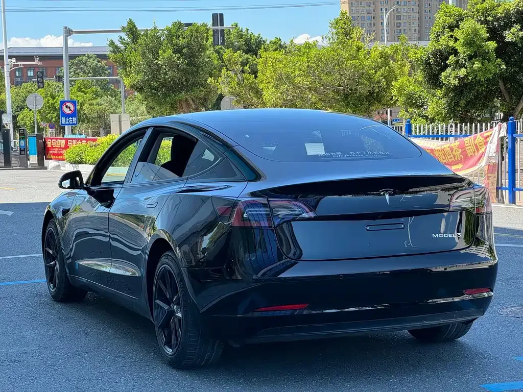 Tesla Model 3 — фото 8
