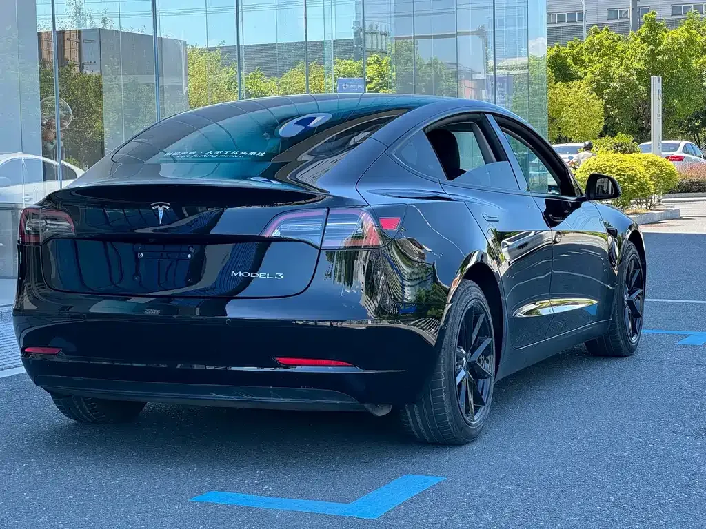 Tesla Model 3 — фото 7