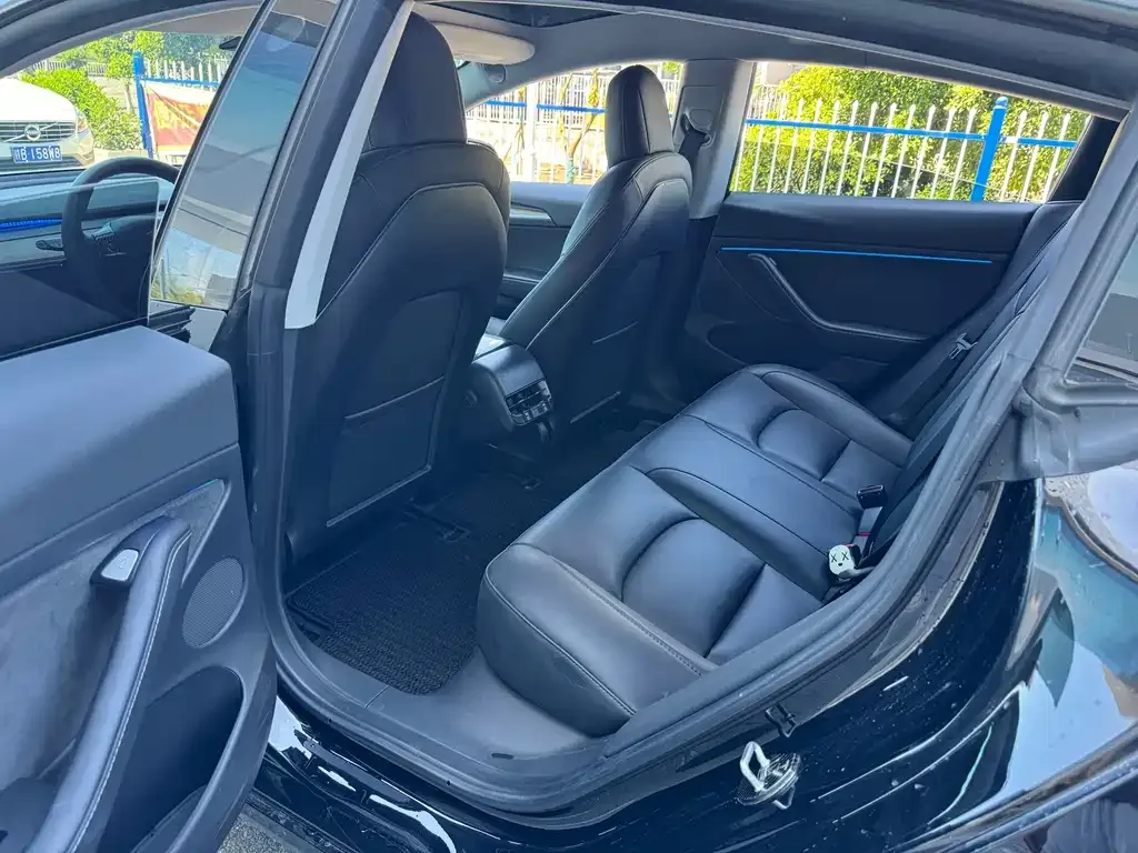 Tesla Model 3 — фото 3