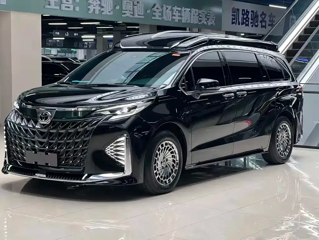 Toyota Sienna — фото 1