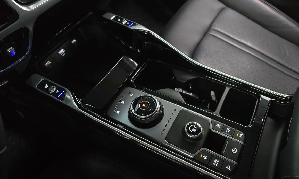Kia Sorento — фото 6
