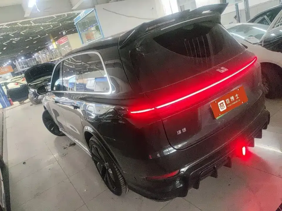 Li Auto L9 — фото 3
