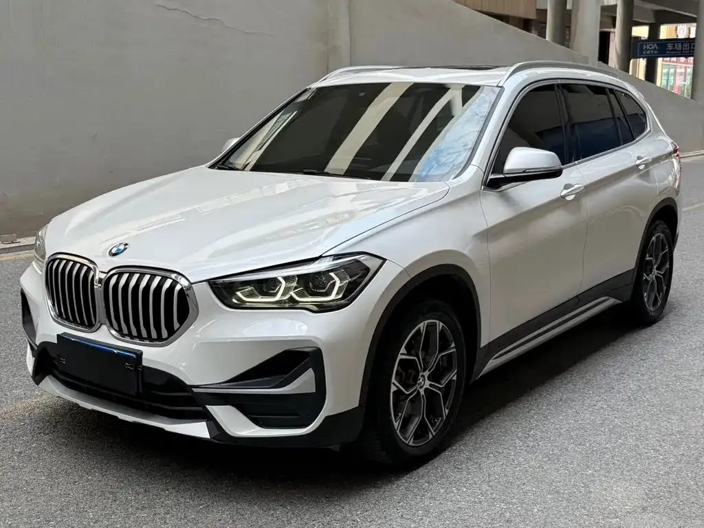 BMW X1 — фото 1