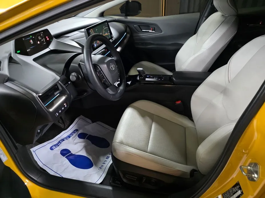 Toyota Prius — фото 7
