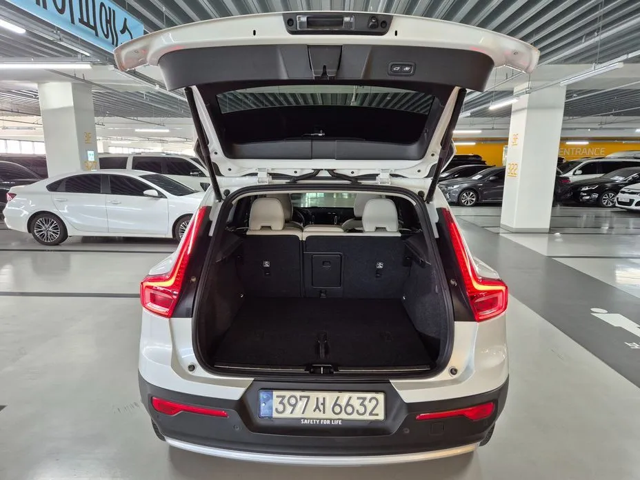 Volvo XC40 — фото 9