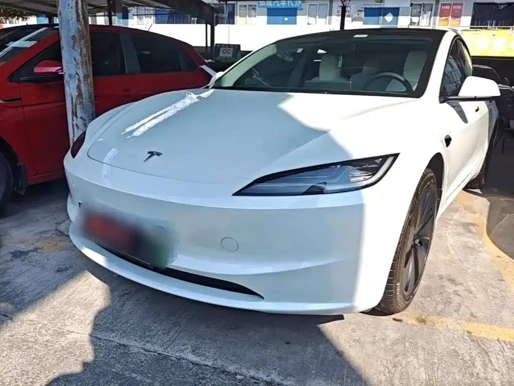 Tesla Model 3 — фото 1
