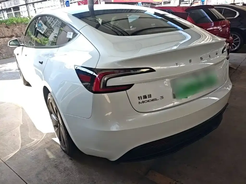 Tesla Model 3 — фото 9