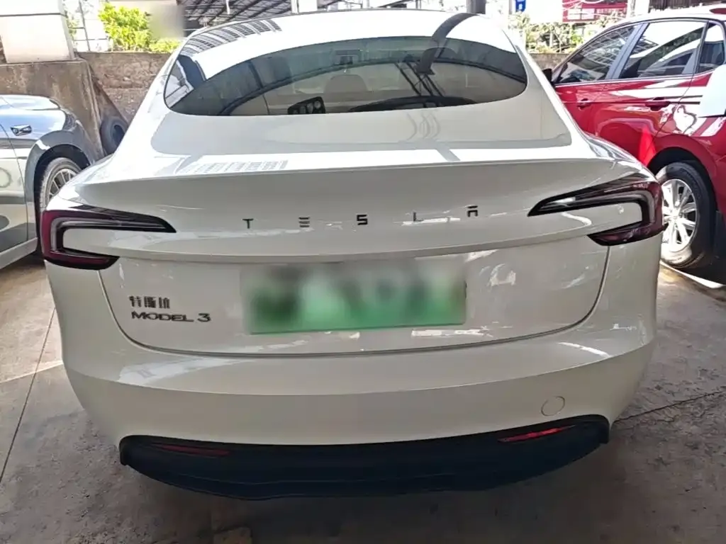 Tesla Model 3 — фото 4