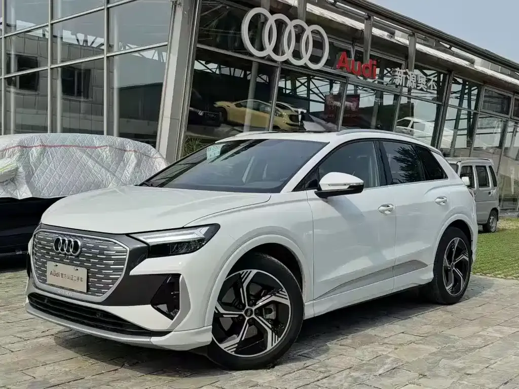 Audi Q4 e-tron — фото 1
