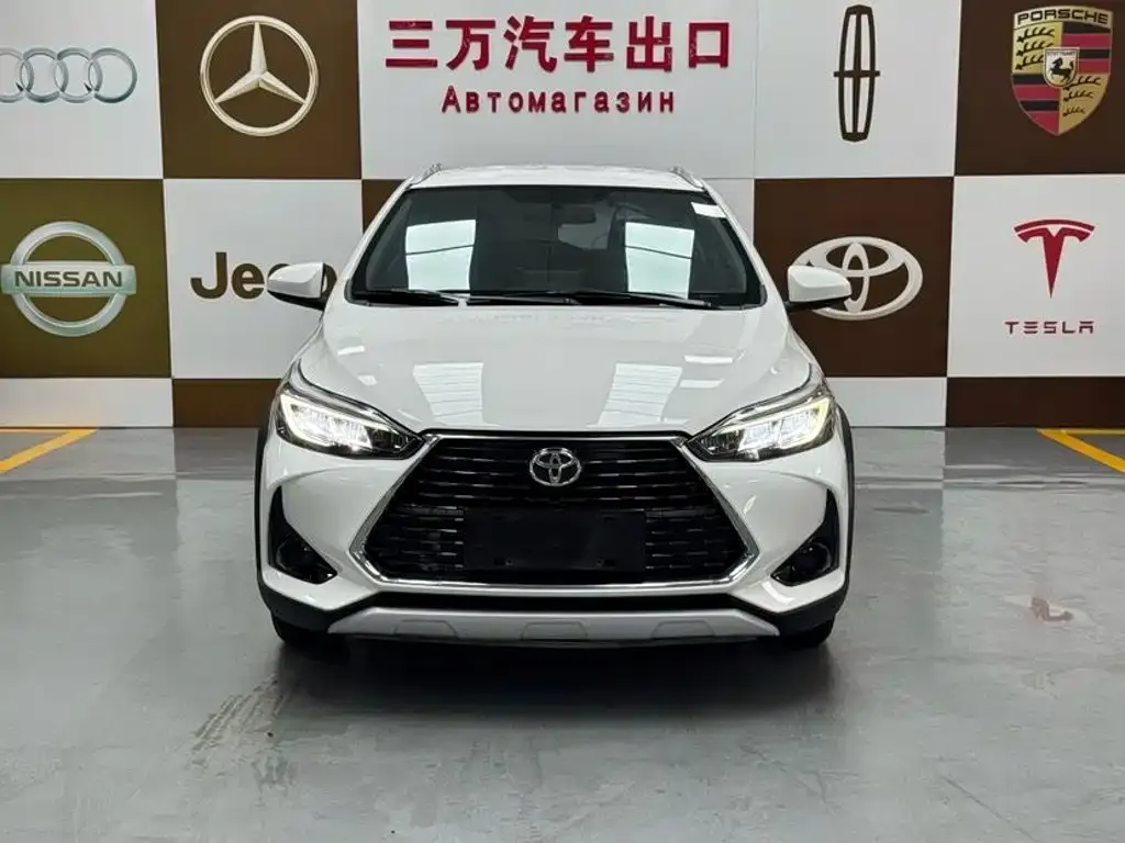 Toyota Yaris L — фото 4
